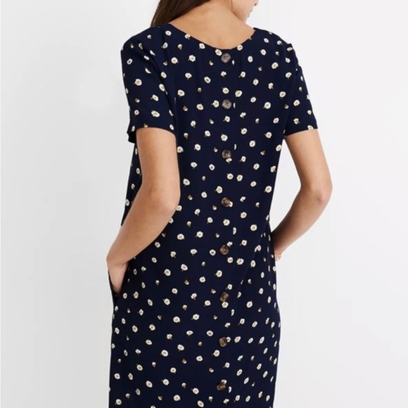 Madewell button back easy dress in Daisy Dot - Picture 3 of 10